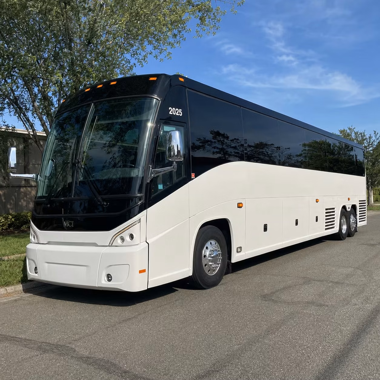 multi day bus rentals for santa rosa groups traveling across california and the west coast