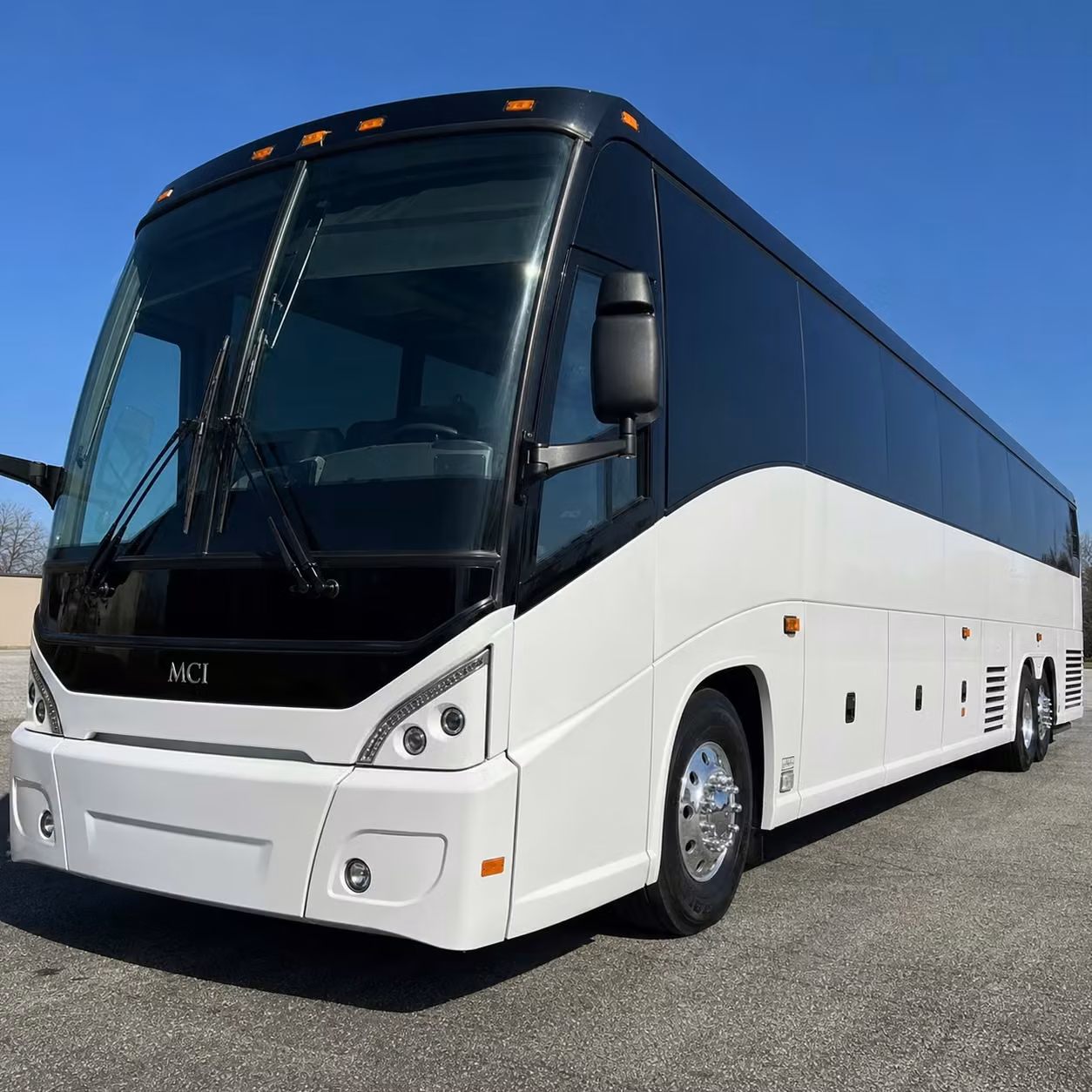 shuttle groups between charles m schulz sonoma county airport and wine country venues